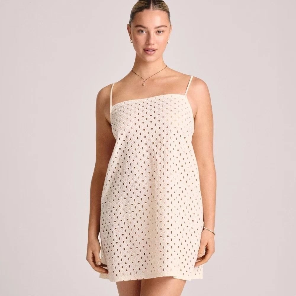 Women's Vitamin A Eyelet Cover Up Mini Dress White XS New With Tags - Picture 4 of 7